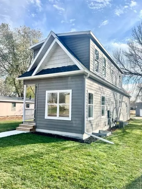 516 Elm St, Redwood Falls, MN 56283