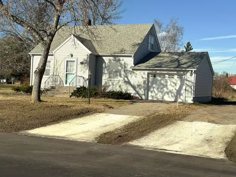 104 E Lake St, Parkers Prairie, MN 56361
