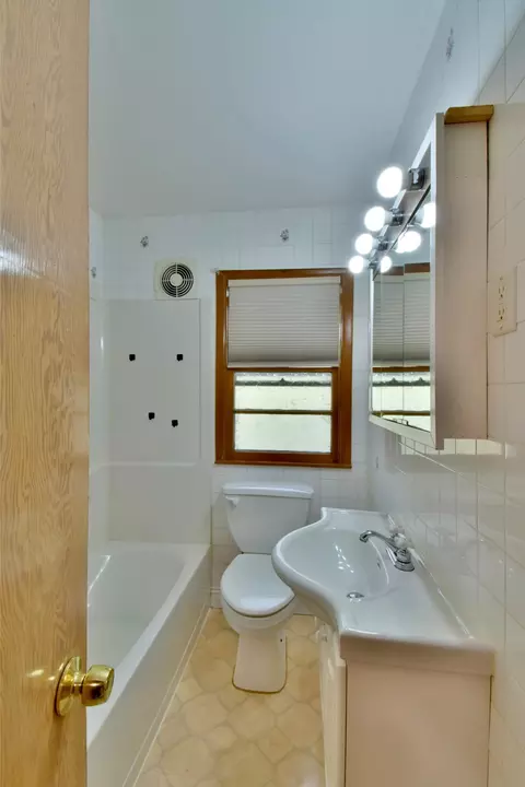 Bath - 1024 11th Ave S, Saint Cloud, MN 56301 photo 1 of 2