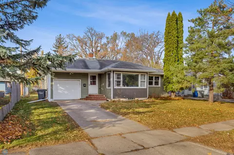 217 16th St S, Moorhead, MN 56560