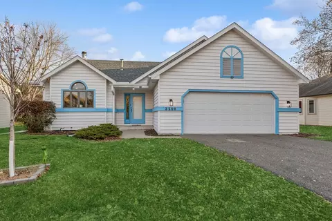 3208 Sunset Lake Dr, Burnsville, MN 55337