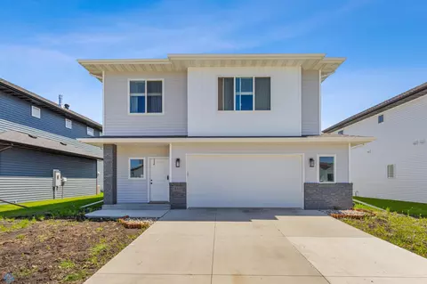 5511 Lori Ln W, West Fargo, ND 58078