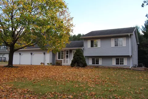 1220 Scritsmier Ave, Menomonie, WI 54751