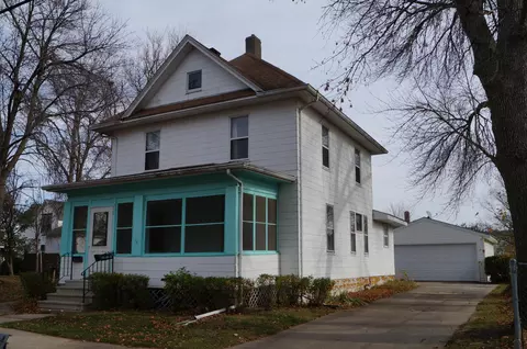 306 6th St NW, Austin, MN 55912