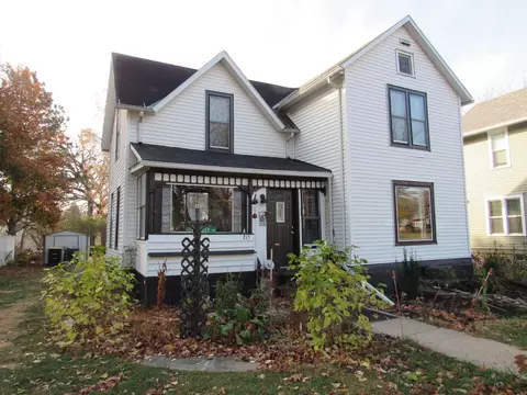 215 W 2nd St, Blue Earth, MN 56013