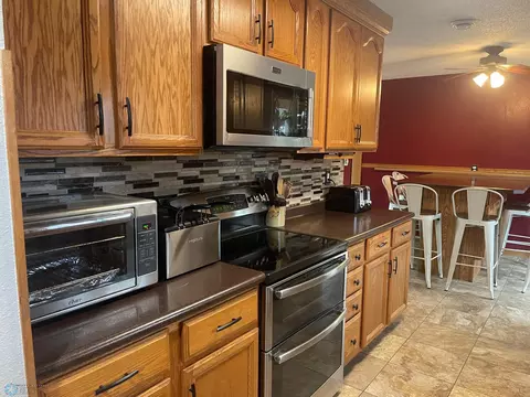 802 Maple St, Lisbon, ND 58054 photo 5