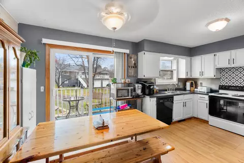 2891 Hillvale Ct, Oakdale, MN 55128