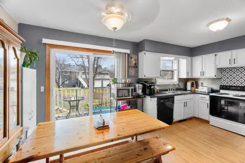2891 Hillvale Ct, Oakdale, MN 55128