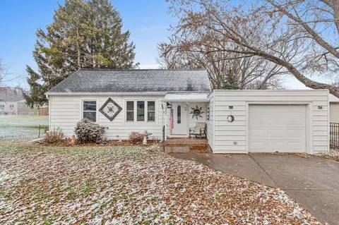 323 W 8th St, New Richmond, WI 54017