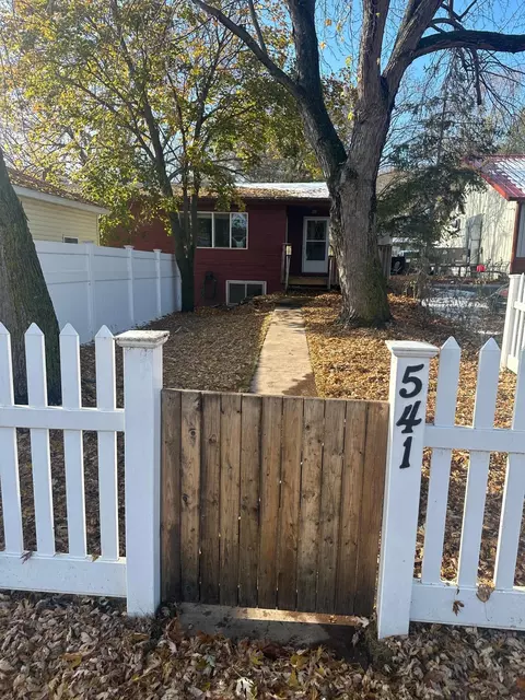 541 Oak Ave S, South Haven, MN 55382