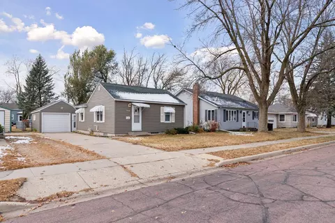 708 Redding Ave, Windom, MN 56101