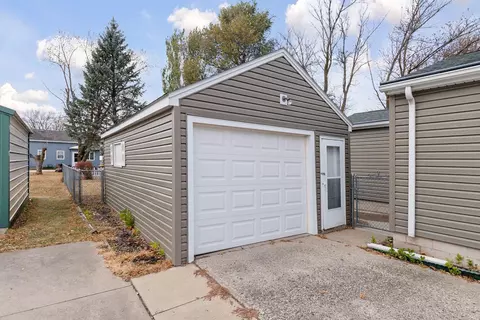708 Redding Ave, Windom, MN 56101 photo 4