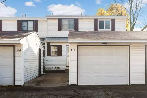 844 Woodgate Dr #212, Vadnais Heights, MN 55127
