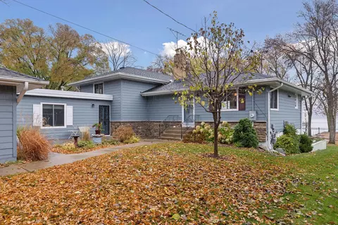 445 Lakeside Dr S, Bayport, MN 55003