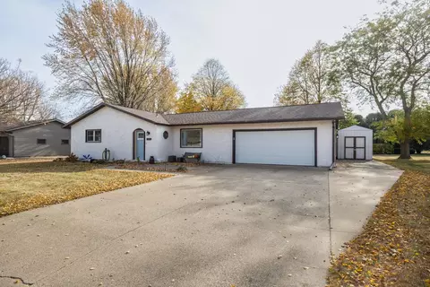 453 3rd St SW, Blooming Prairie, MN 55917