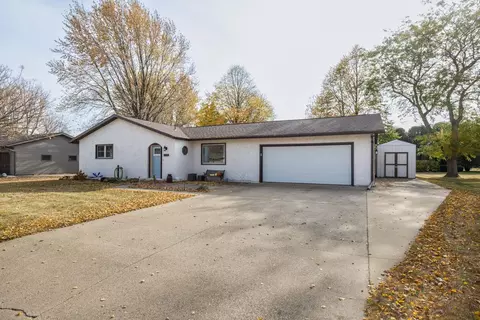 453 3rd St SW, Blooming Prairie, MN 55917