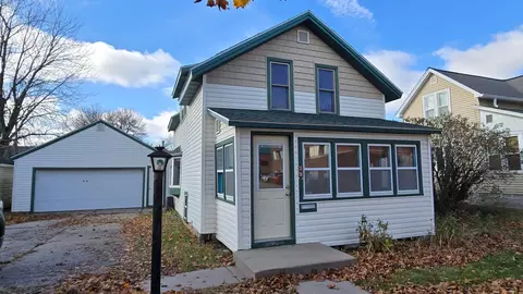 305 5th St NW, Austin, MN 55912