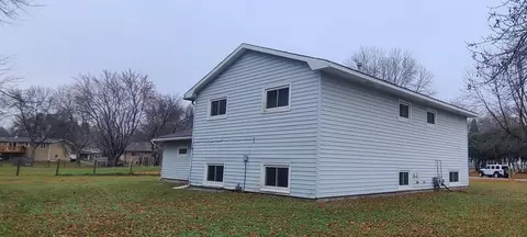 813 Pleasant View Dr SE, Willmar, MN 56201 photo 3