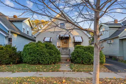 632 Parkway Dr, Saint Paul, MN 55106