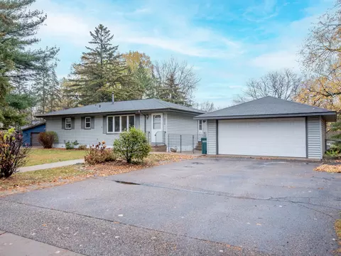2400 Greenfield Pl, Mounds View, MN 55112