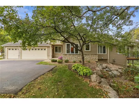 8824 Stonebrooke Trl, Woodbury, MN 55125
