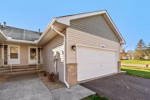 686 86th Ln NW, Coon Rapids, MN 55433