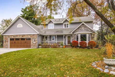 407 Bear Ave S, Vadnais Heights, MN 55127