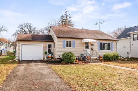 573 Grove St SW, Hutchinson, MN 55350