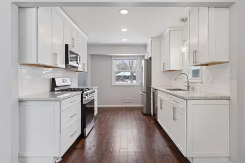 1600 W 86th St, Bloomington, MN 55431