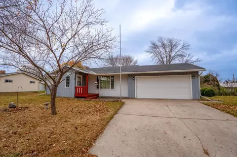 137 Lakeview Dr, Spicer, MN 56288