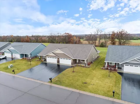 624 Kreekview Dr, Osceola, WI 54020