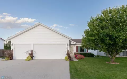 5544 18th St S, Fargo, ND 58104