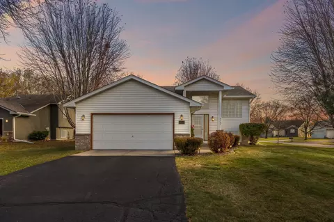 8365 Mcknight Ct, Victoria, MN 55386