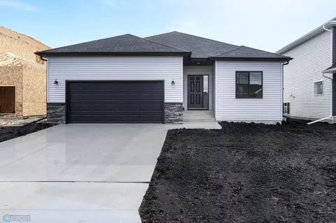 6640 32nd St S, Fargo, ND 58104