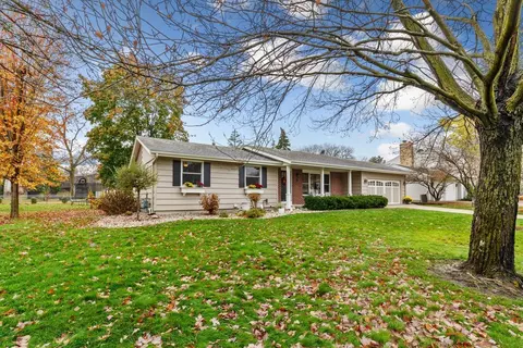 2709 W 96th St, Bloomington, MN 55431