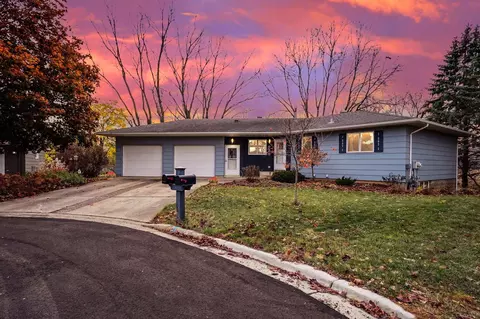 728 Colonial Cir, Faribault, MN 55021