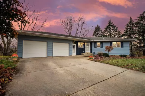 728 Colonial Cir, Faribault, MN 55021 photo 2