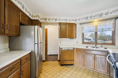 728 Colonial Cir, Faribault, MN 55021 photo 5