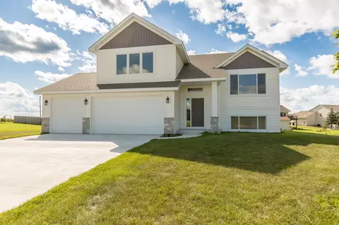 996 Mallard Ln, Belle Plaine, MN 56011