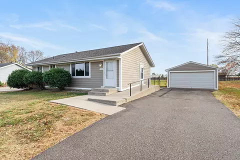 3220 Lower 150th St W, Rosemount, MN 55068