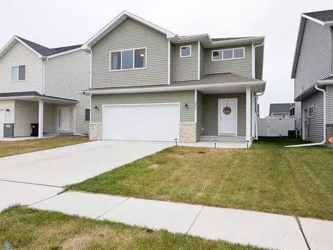 6663 26 St S, Fargo, ND 58104