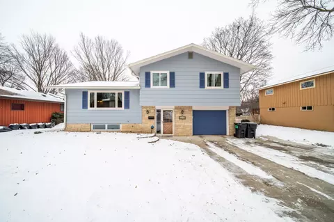 3032 Knoll Ln NW, Rochester, MN 55901