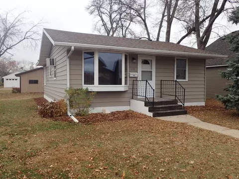 306 Augusta Ave, Paynesville, MN 56362