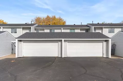 2200 Tower Ct, Woodbury, MN 55125