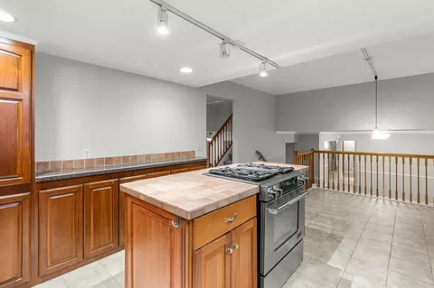 Kitchen - 508 Chapel Ct, Eagan, MN 55121 photo 3 of 4