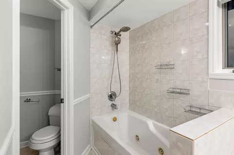 Bath - 508 Chapel Ct, Eagan, MN 55121 photo 4 of 10