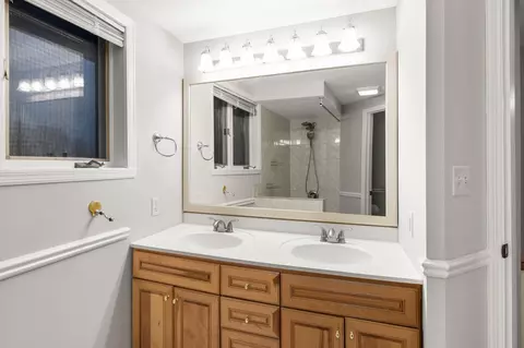 Bath - 508 Chapel Ct, Eagan, MN 55121 photo 2 of 10