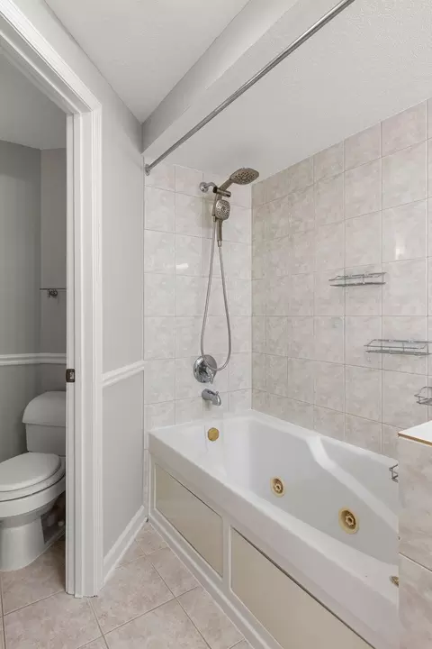 Bath - 508 Chapel Ct, Eagan, MN 55121 photo 5 of 10