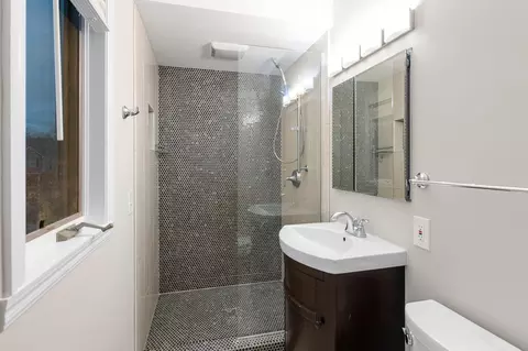 Bath - 508 Chapel Ct, Eagan, MN 55121 photo 6 of 10