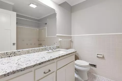 Bath - 508 Chapel Ct, Eagan, MN 55121 photo 8 of 10